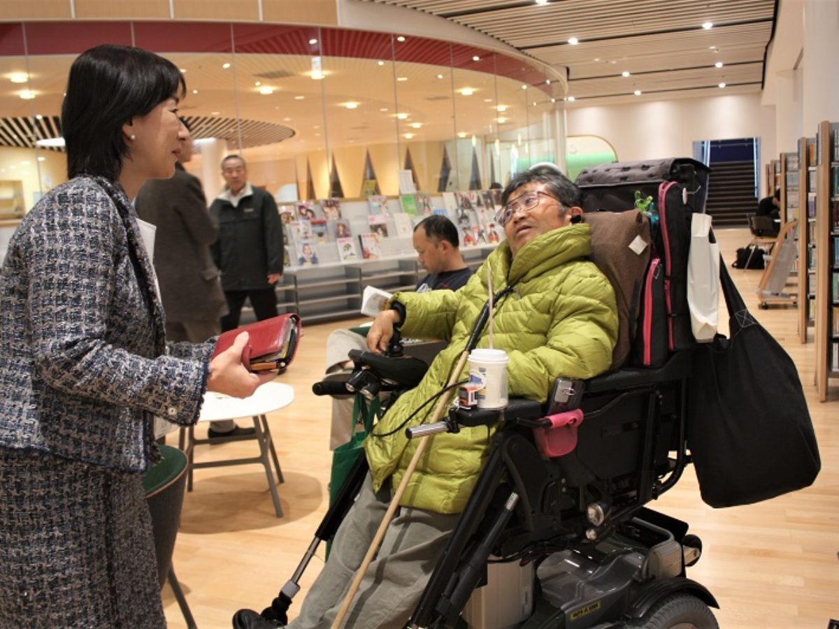 新図書館のバリアフリー度を検証 電動車いすの今福義明さん 市のセールスポイントになる