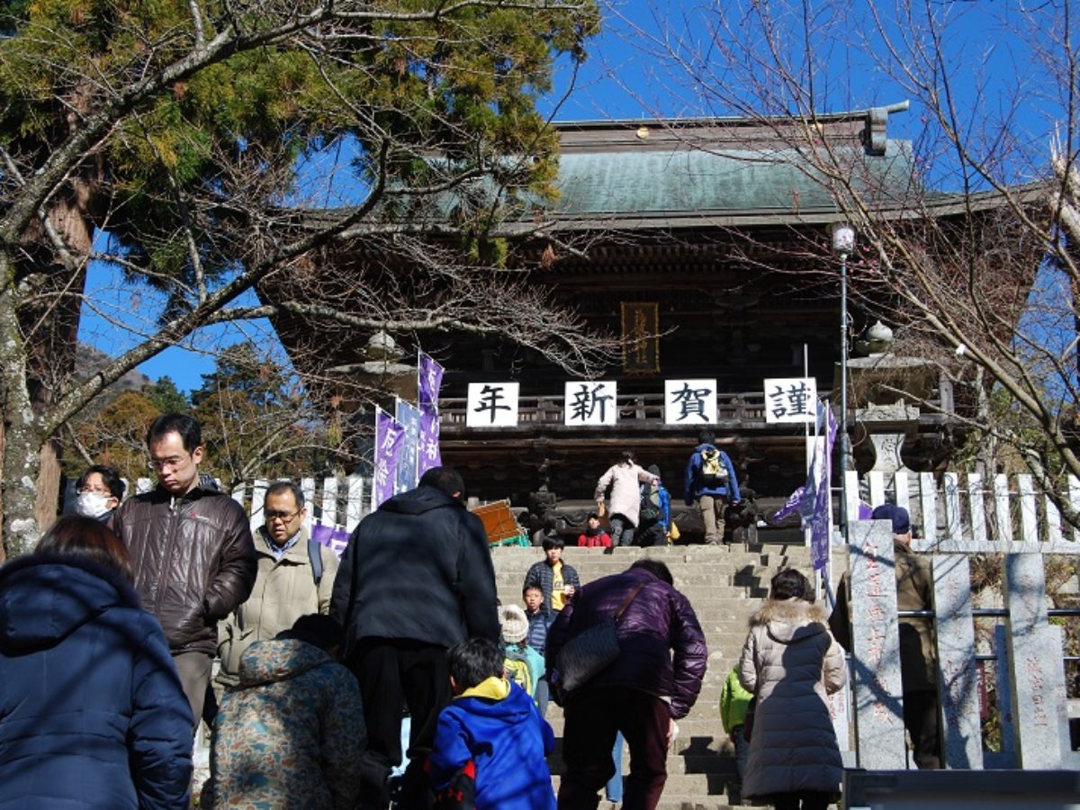 激しい渋滞 解消策は 筑波山神社初詣にぎわう