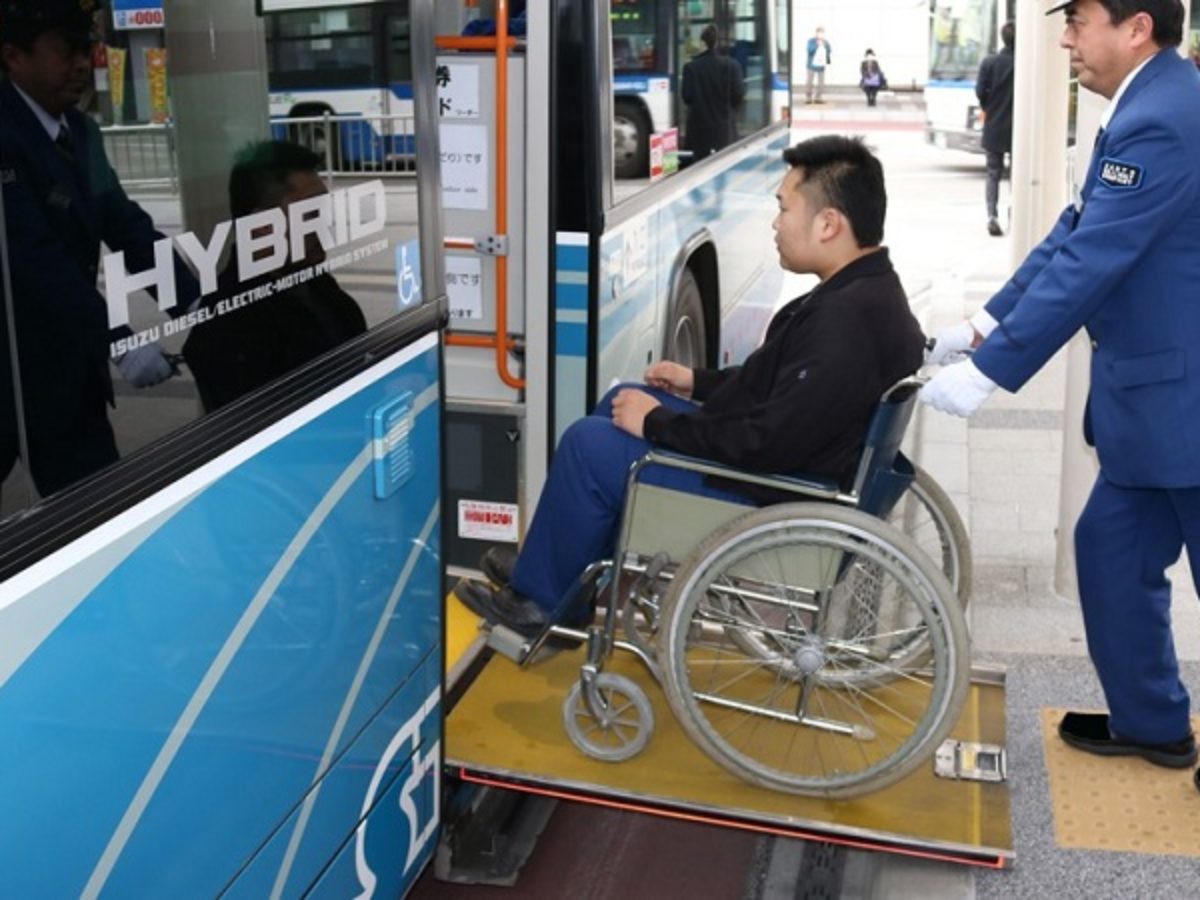 空港バスに車いす用エレベーター 羽田 成田 乗降時間を短縮 西日本新聞me