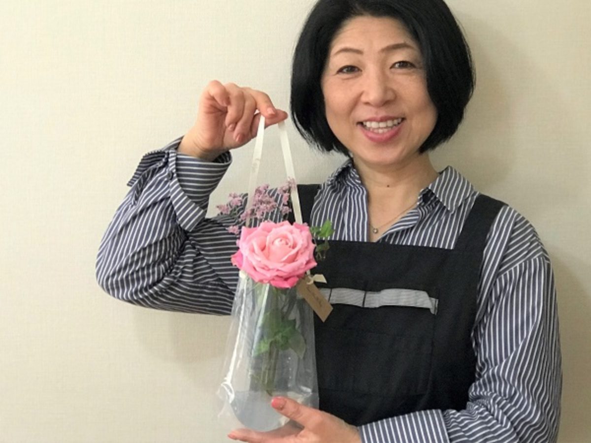 エコバッグのような持ち運べる花器を開発 つくばの花屋店主