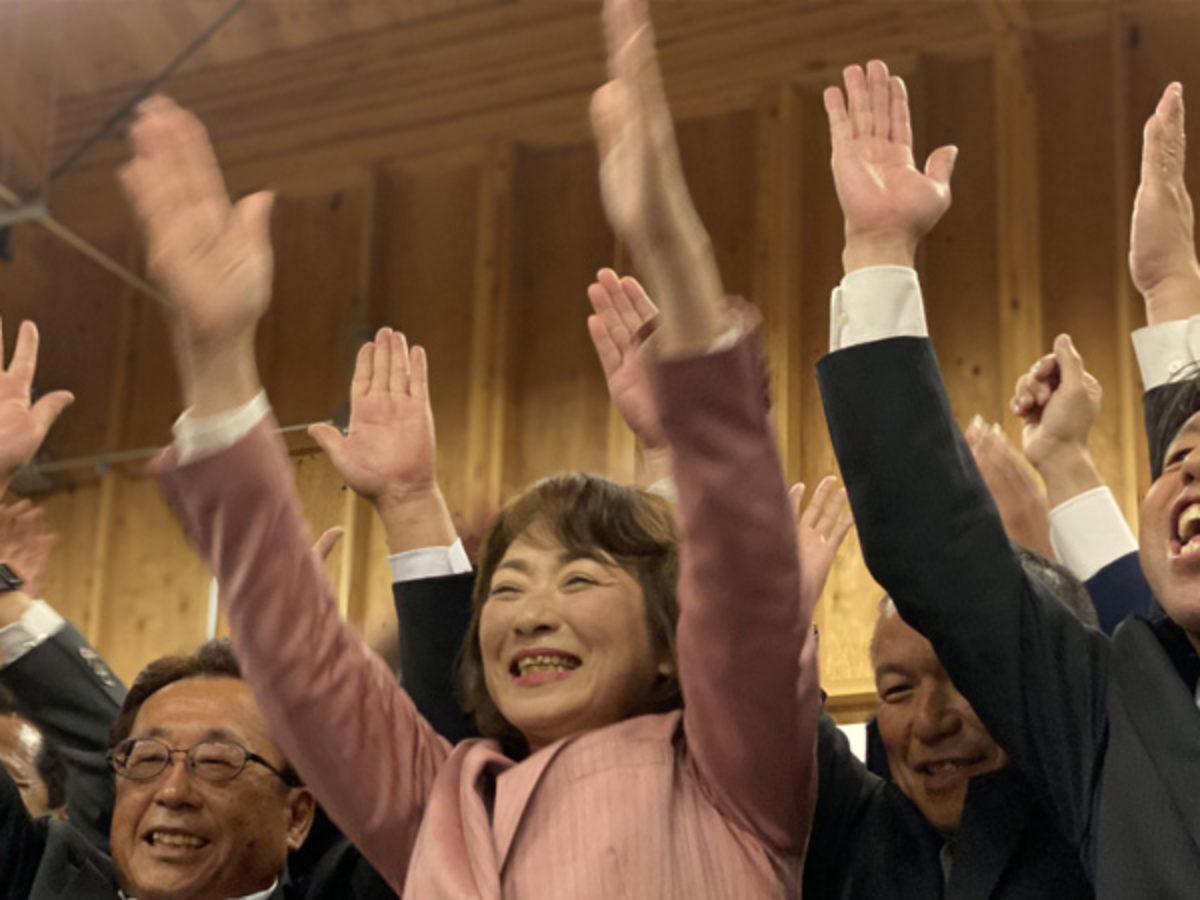 土浦市長選 新人の安藤氏が現職の中川氏破る 初の女性市長
