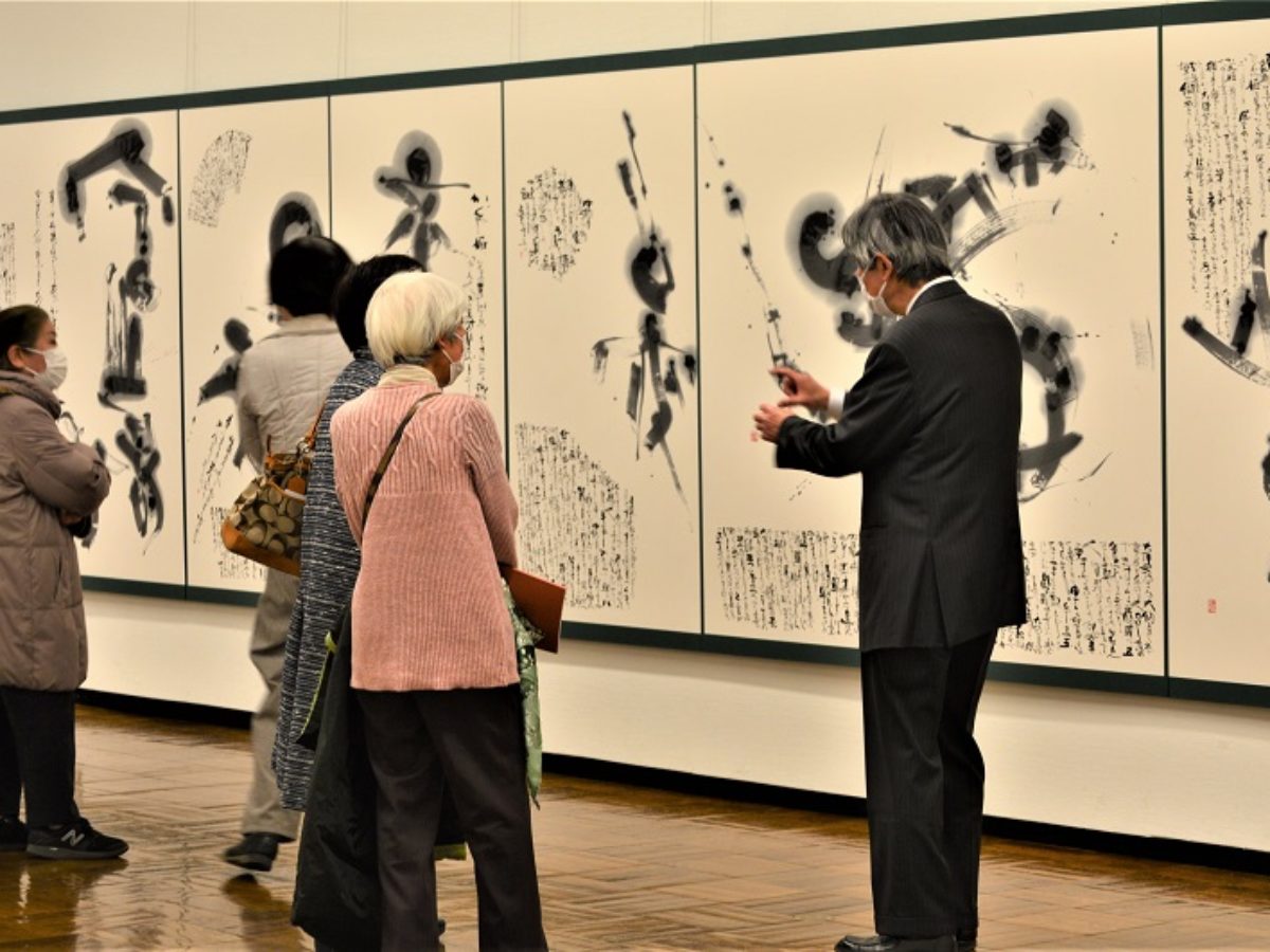 書家 松川昌弘さんが大作 竹取物語 県つくば美術館